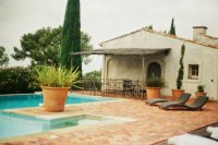 Terracotta en brede strepen veroveren je terras