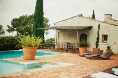 Terracotta en brede strepen veroveren je terras