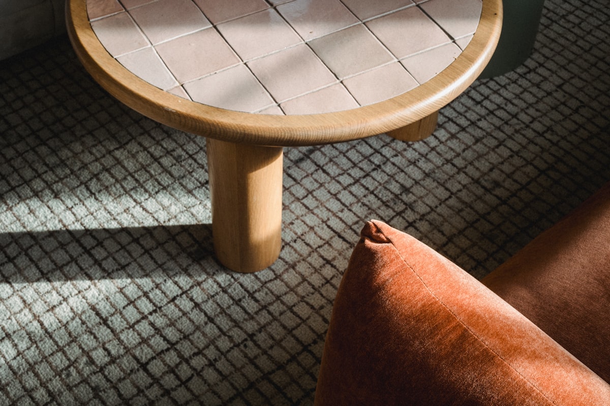 Rotan en terracotta zijn het nieuwe grijs
